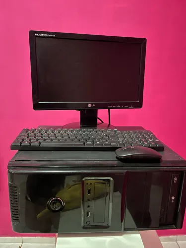 COMPUTADOR i5, 1 TB de memória, 8 GB de RAM