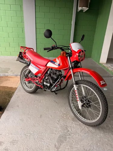 XLinha 125 impecável