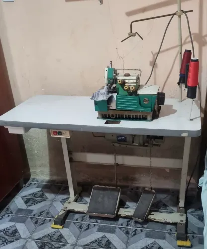 Máquina de costura overlock Yamata GN6-3