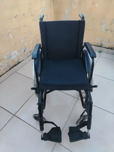 Vendo cadeira de rodas seminova, ortobras.Nao entrego, interessados retirar em osasco