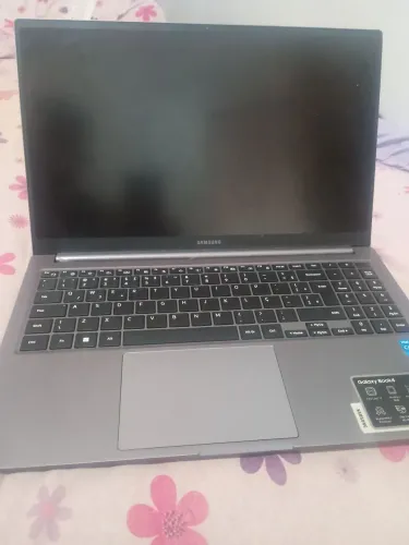 Vendo notebook Samsung Galaxy book 4 em ótimo estado possui Intel core i3 8GB de memória