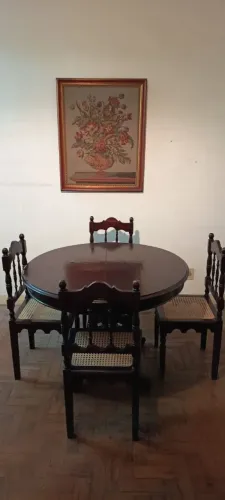 Conjunto de mesa extensível e cadeiras