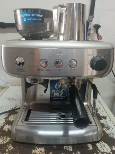 Cafeteira Espressa Oster (Café em grão, sachê ou pó)