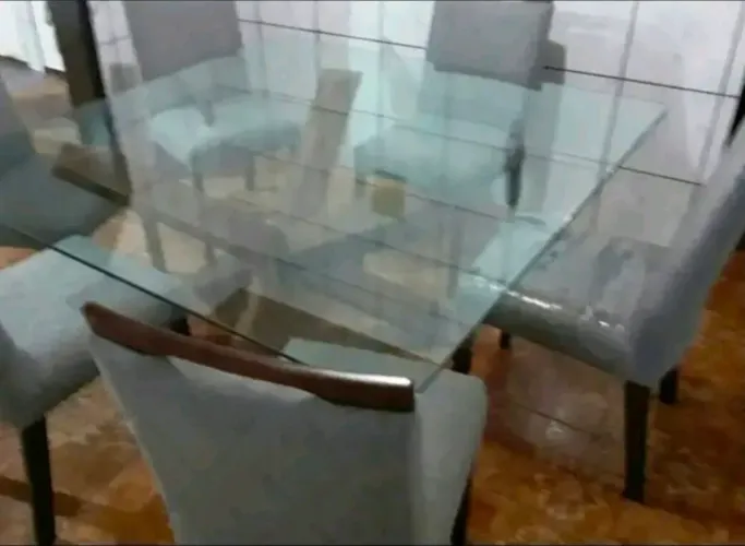 Mesa de jantar com 8 cadeiras