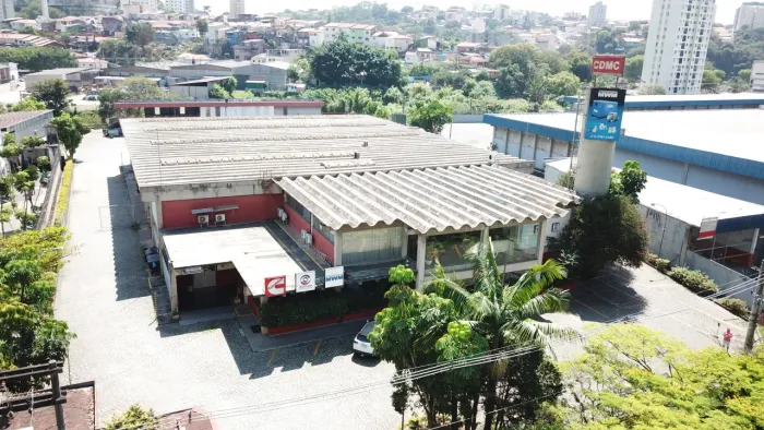 Galpão à venda em Taboão da Serra 3.508m² com frente à Régis Bittencourt