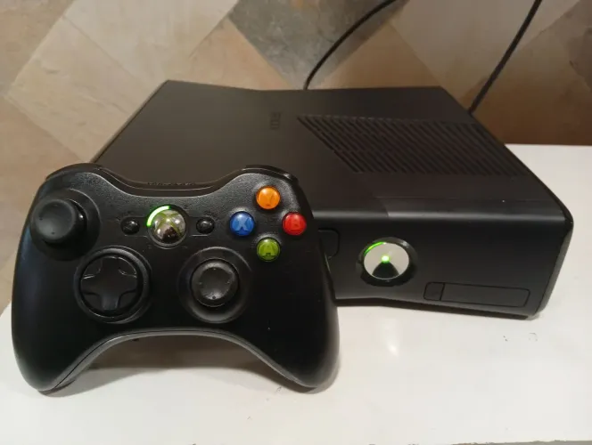 Xbox 360 Slim muito novo!!!!