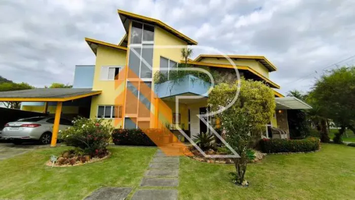 À Venda Casa em Condomínio, com 4 quartos em Piratininga, Região Oceânica de Niterói RJ