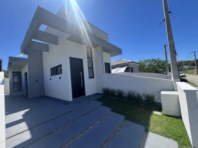 Casa Geminada com 2 Dormitórios e Quintal  São José/SC