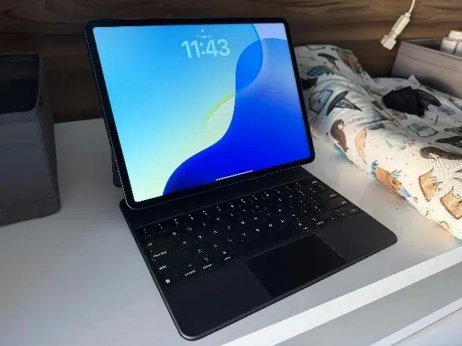 12.9" iPad Pro Wi-Fi 1TB - Space Gray + Magic Keyboard for iPad Pro 12.9?inch