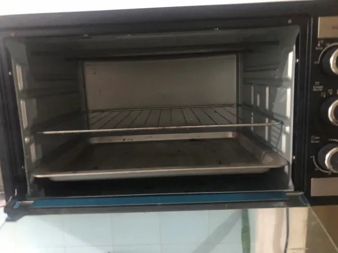 Vendo forno elétrico 52 litros motivo vou embora pro outro estado