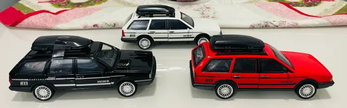 Miniatura Miniaturas Metal VW Santana Quantum C/Luz E Som 1/32