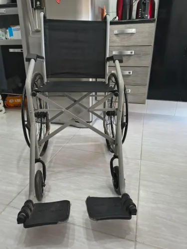 Cadeira de Rodas Dobrável em Aço 40 cm Baxmann Jaguaribe