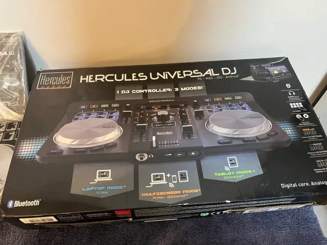 Controladora DJ Hercules Universal DJ - Semi Nova + fone profissional