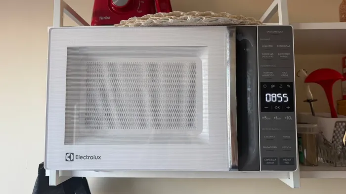 Micro-ondas Electrolux 23 Litros Branco - Usado por 4 meses