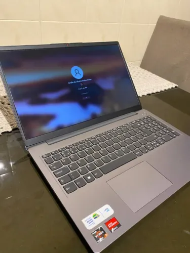 Notebook Lenovo Ryzen 5 8GB RAM 258SSD - Excelente Estado