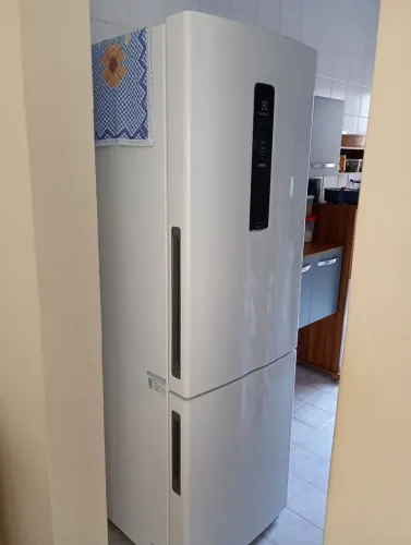 Refrigerador Eletrolux inverter branca 