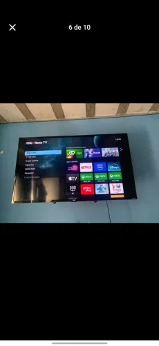 Smart TV AOC Roku 43" Full HD (Funcionando / Detalhe na tela)