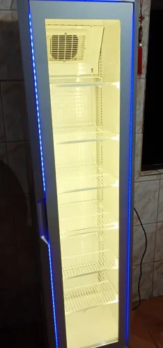 Geladeira Redbull
