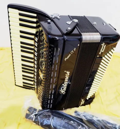 Acordeon PIATANESI IVs..dupla ressonância..nova no plástico...