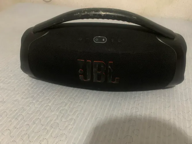 Vendo caixa JBL BOMBOX 3 BATERIA 100 % com cabo de carregamento 