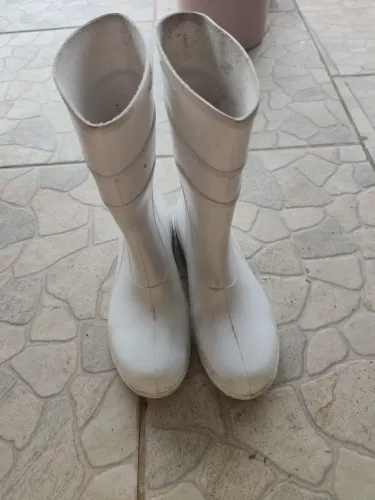 Bota de plástico branca