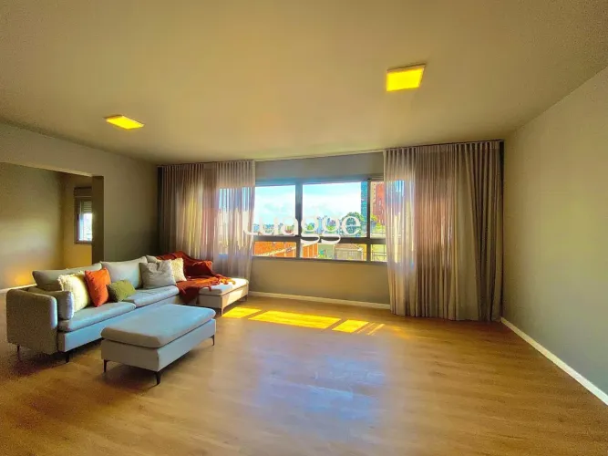 Apartamento para alugar em Petrópolis com 2 quartos, 2 vagas e ótima localização