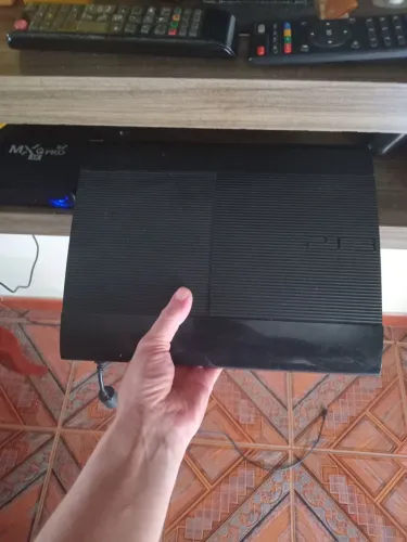 PS3 SUPER SLIM DESBLOQUEADO, DOIS CONTROLE, OTIMO ESTADO.