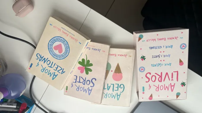 BOX DE AMOR E LIVROS