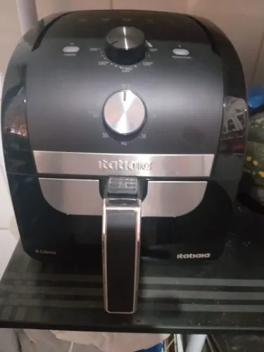 Vendo air fryer 4 litros usada apenas uma vez