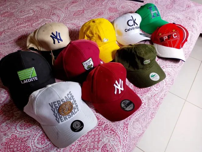 Bonés leia o anúncio