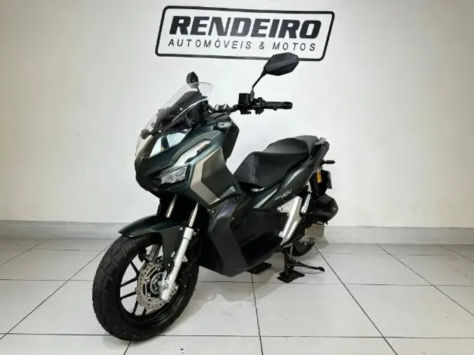 Honda ADV ano 2024 com 9.000km aceito troca
