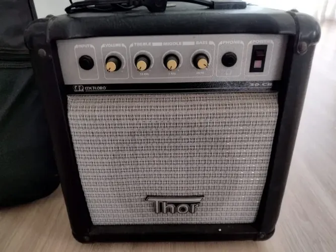 Amplificador Cubo Meteoro Thor 30CB