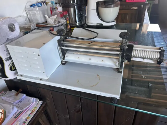 Máquina de macarrão elétrica
