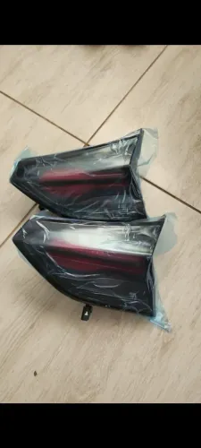 Lanterna da tracker lado direito as duas<br>R$ 300 reais cada.<br>Chama PV