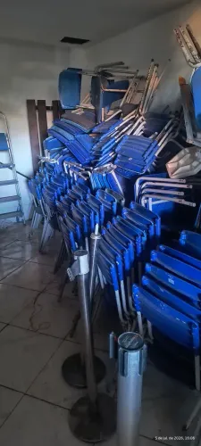 Cadeiras de escola
