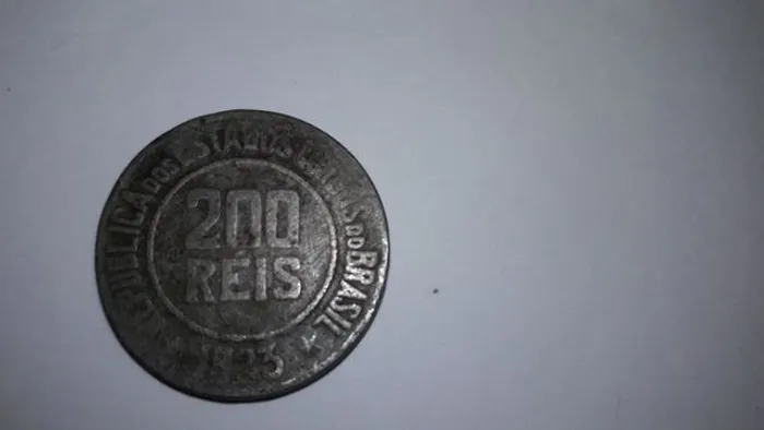 Moeda De 200 Réis De 1923 Em Seu Estado Atual Sem Limpeza