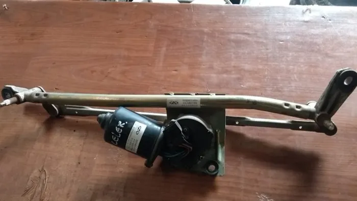 Motor com sistema limpador de para-brisa Chery celler.