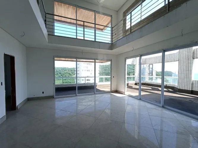 Cobertura à venda no Canto do Forte em Praia Grande - SP.