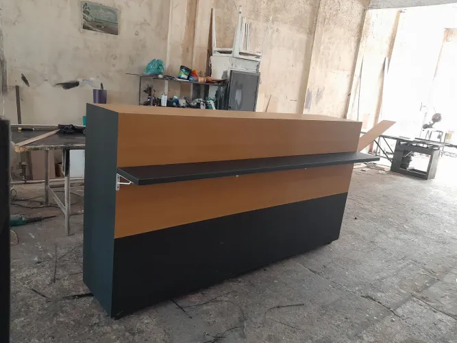 Balcão Comercial em Madeira e Preto