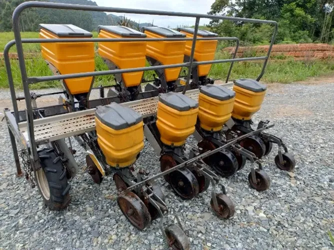 Plantadeira Valtra 4 linhas
