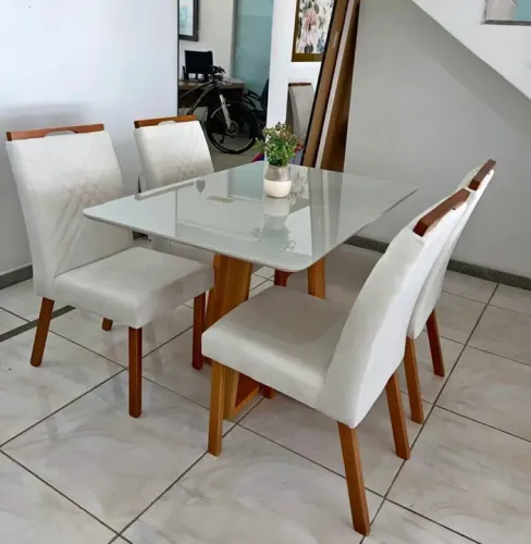 Jogo de mesa 4 cadeiras bege nova a pronta entrega