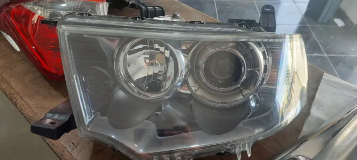 Farol pajero dakar l200 fume 