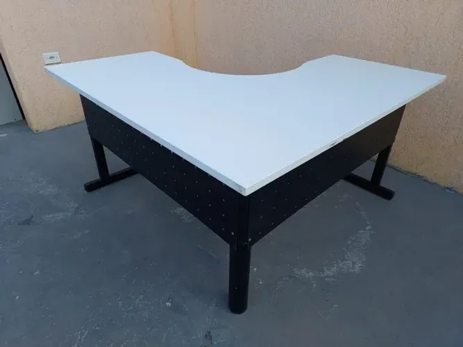 Mesa escritório em L 