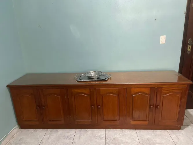 [BAIXOU] Vendo Buffet de Madeira Maciça - 6 Portas 