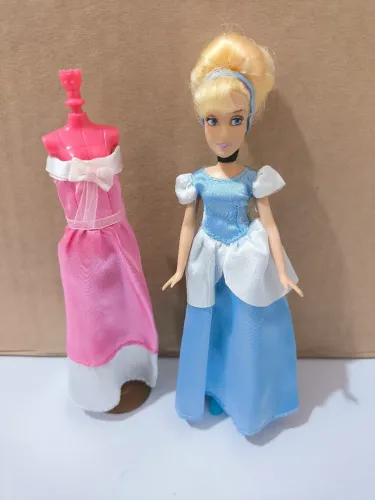 Mini boneca Cinderela Disney 