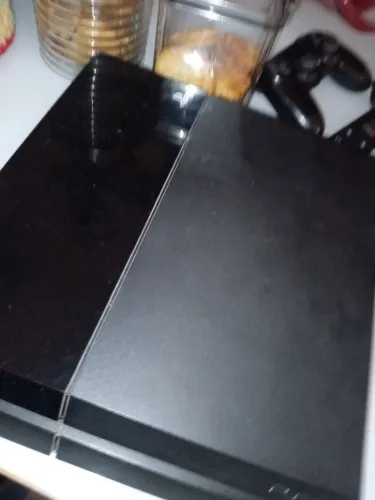 Playstation 4 110V + 2 controles e 2 jogos