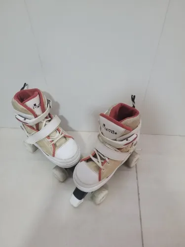 Patins retro 4 rodas. Calca até 36. Acompanha kit infantil de proteção. kit