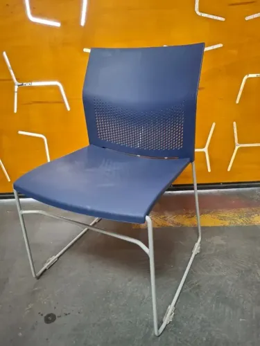 Cadeira Connect Pp Azul Com Base Cinza (Usado)