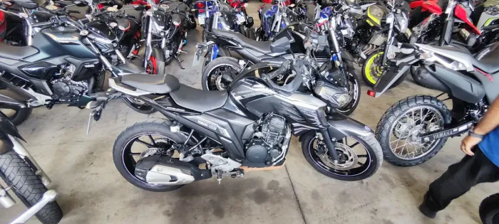 YAMAHA FZ 25 pantera negra 2021 Shalon veículos leia a descrição