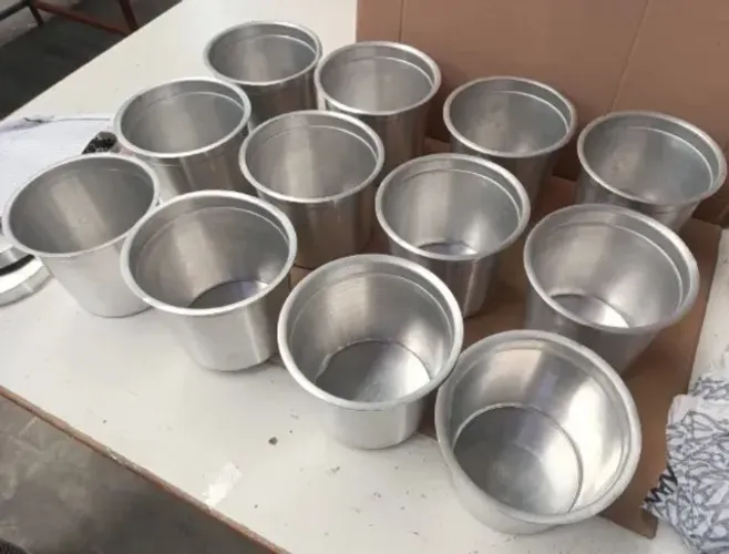 Baldes Molheiras Grandes 3,5 Litros em Alumínio Usadas com Tampa Carrinho Cachorro Quente